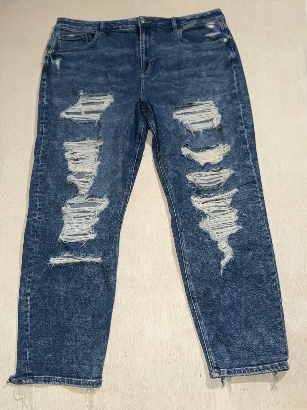 American Eagle stretch women’s distressed mom jeans